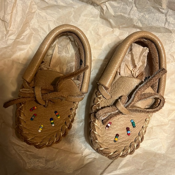 Beige Beaded Baby Moccasins - Picture 4 of 6